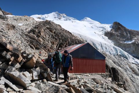 From La Paz: Huayna Potosí 2-Day Climbing Trip