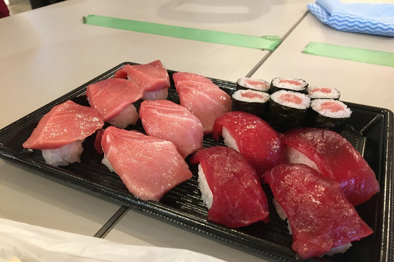 Tokyo: Classic Tsukiji Food Tour