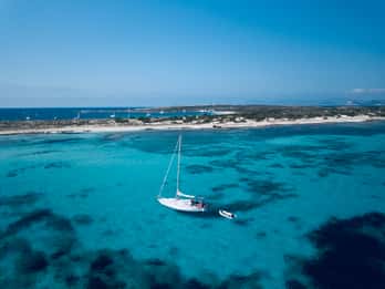 Von Ibiza: Ganztägige Segeltour nach Formentera Von Ibiza: Ganztägige Segeltour nach Formentera