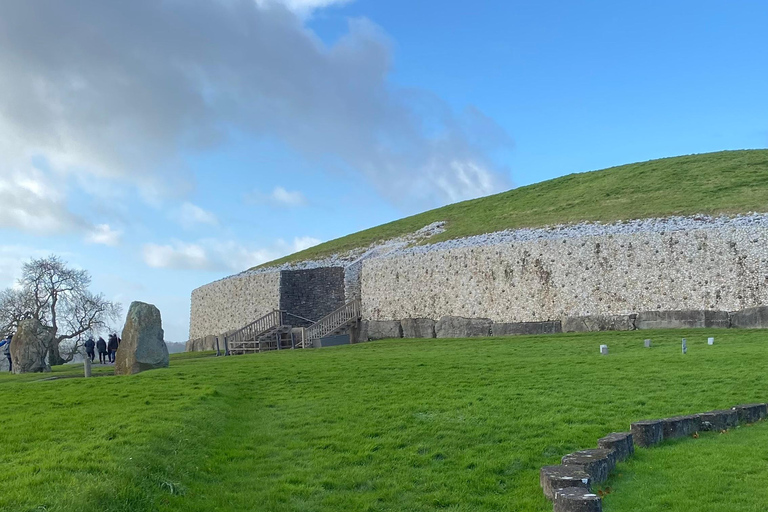 من دبلن: رحلة ليوم واحد إلى نيوجرانج ووادي بويندبلن: رحلة ليوم واحد إلى نيوغرانغ ووادي بوين