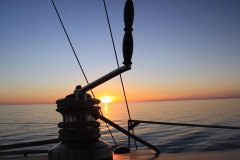 Adelaide: crociera in catamarano al tramonto a Glenelg con drink