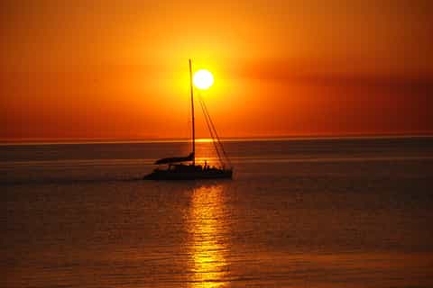 Adelaide: Glenelg Sunset Catamaran Cruise with Drink