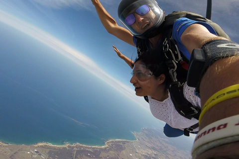 Barwon Heads: Great Ocean Road Skydiving w/ Transfer Option GO LOW! Weekend Tandem Skydive 8,000ft & Melbourne Transfer