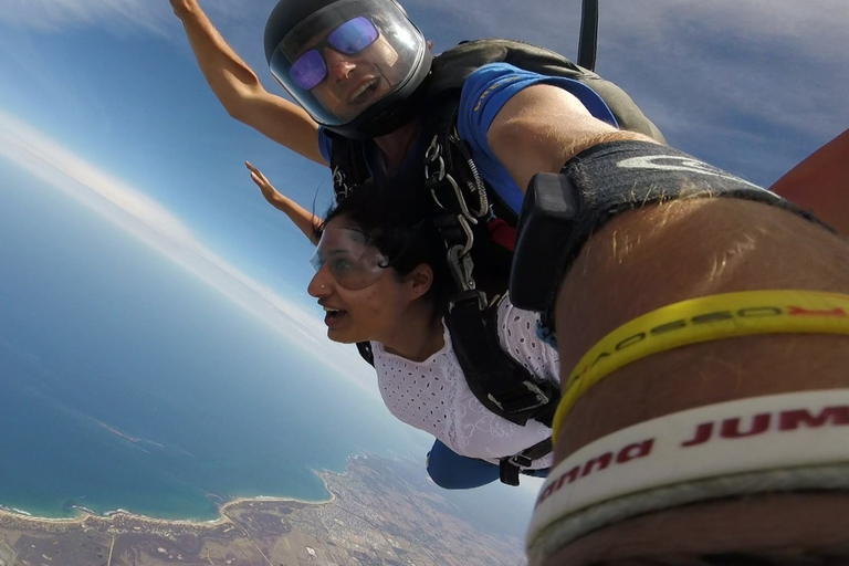 Barwon Heads: Great Ocean Road Skydiving w/ Transfer Option GO LOW! Weekend Tandem Skydive 8,000ft & Melbourne Transfer