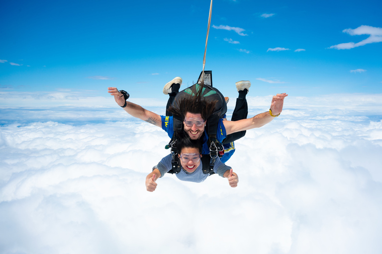 Barwon Heads: Great Ocean Road Skydiving w/ Transfer Option GO LOW! Weekend Tandem Skydive 8,000ft & Melbourne Transfer