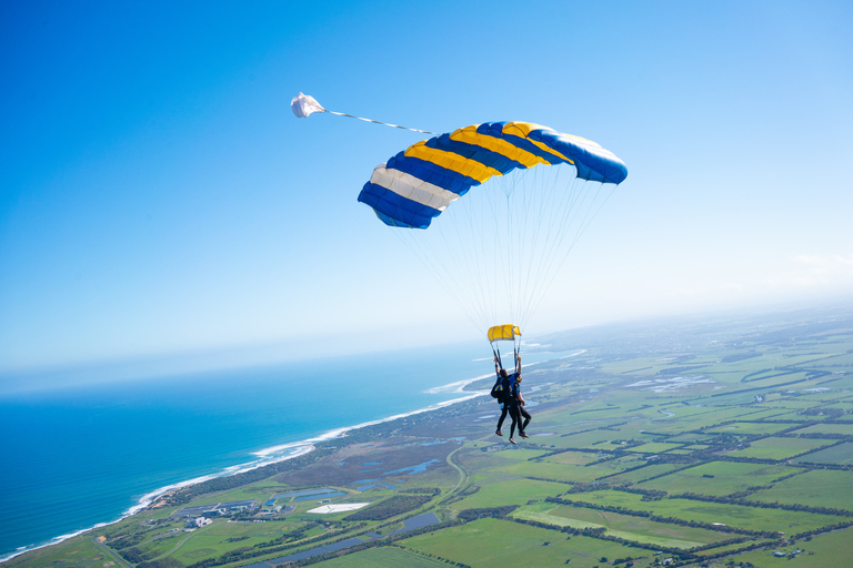 Barwon Heads: Great Ocean Road Skydiving w/ Transfer Option GO LOW! Weekend Tandem Skydive 8,000ft & Melbourne Transfer