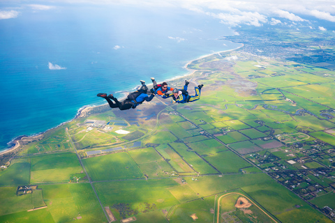 Barwon Heads: Great Ocean Road Skydiving w/ Transfer Option GO LOW! Weekend Tandem Skydive 8,000ft & Melbourne Transfer