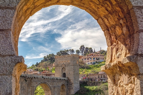 Ab Madrid: Tour nach Toledo mit Weinprobe und 7 DenkmälernTour ohne Eintritt zu Sehenswürdigkeiten