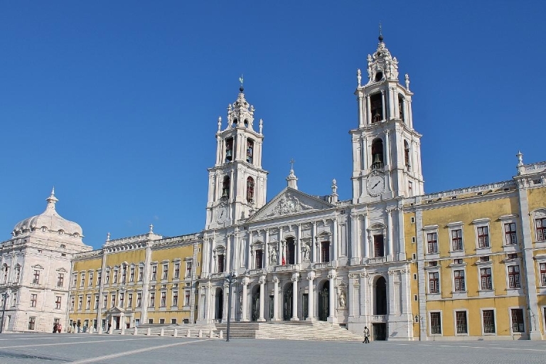Vanuit Lissabon: privétour Óbidos en Mafra PalacePrivétour Óbidos en Mafra Palace in het Duits