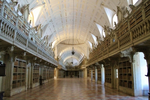 Z Lizbony: Óbidos i Mafra Palace Private TourPrywatna wycieczka jednojęzyczna w języku hiszpańskim, portugalskim lub angielskim