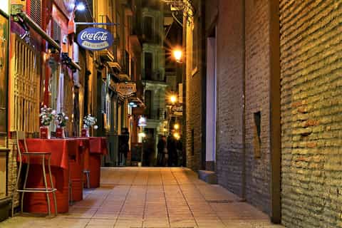 Madrid: Evening Walking Tour with Tapas and Wine