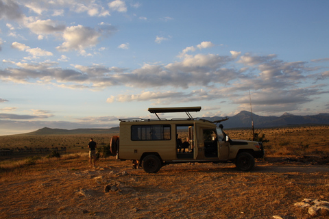 Tsavo Ost-Nationalpark: Safari mit Übernachtung ab Mombasa