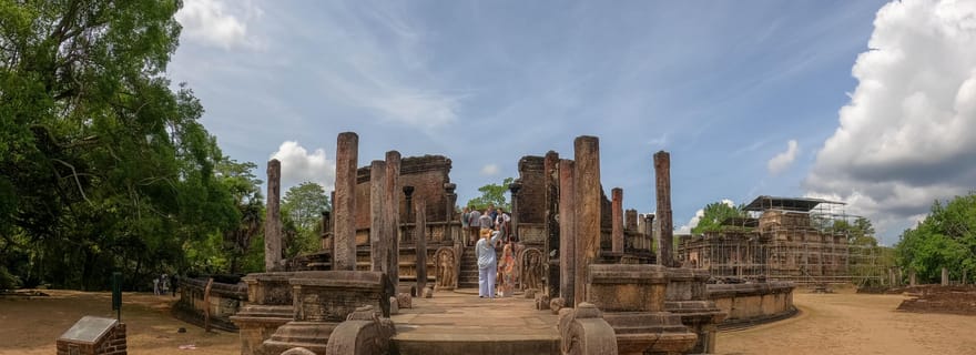 Visite touristique de Polonnaruwa et safari à Minneriya