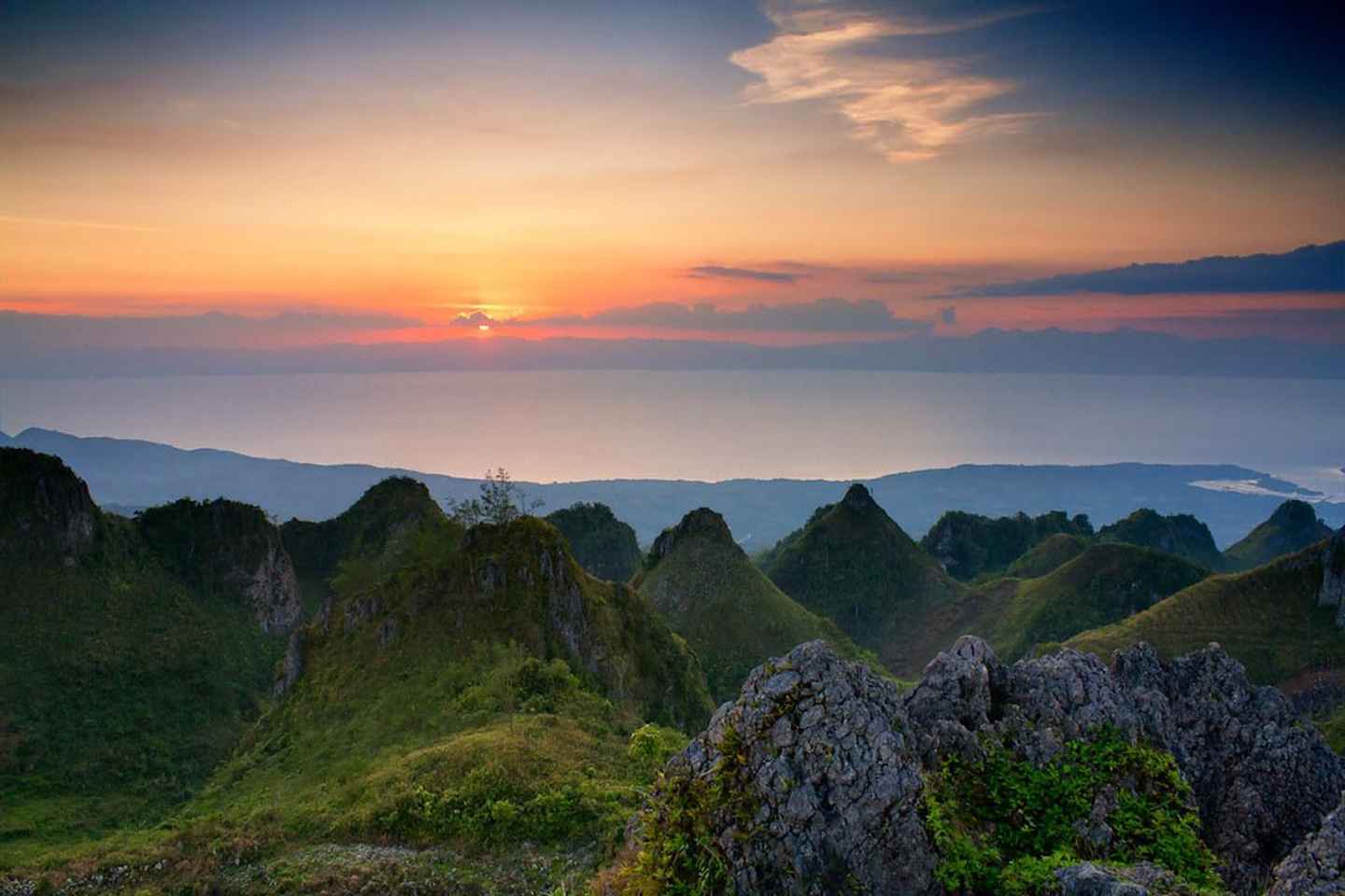 Cebu: Osmea Peak and Kawasan Falls Canyoneering Day Trip - Cebu: Osmeña Peak and Kawasan Falls Canyoneering Day Trip