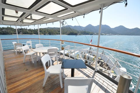 Hiroshima: Hiroshima Bay and Torii Gate Lunch Cruise