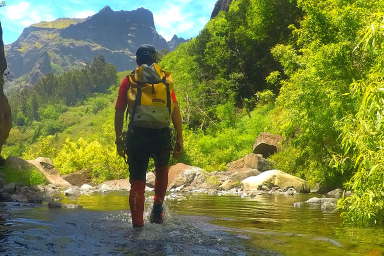 Madeira: &quot;Lokoloko&quot; Canyoning Niveau 2Funchal: halve dag canyoning voor beginners