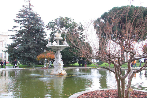 Istanbul: tour guidato del Palazzo di Dolmabahçe e ScutariTour pomeridiano di mezza giornata