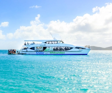 From Airlie: Whitsundays and Whitehaven Half-Day Cruise