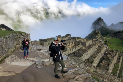 Desde Cusco: Machu Picchu 2 días en cocheExcursión con habitación privada y baño en albergue básico