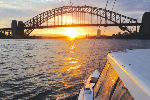 Sydney Harbour: Katamaran-Kreuzfahrt bei Sonnenuntergang