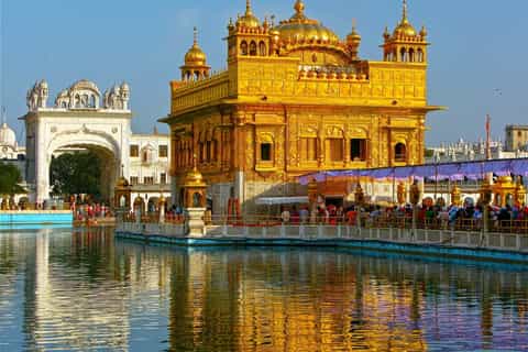 From Delhi: 2-Day Amritsar Golden Temple & Wagah Border Tour