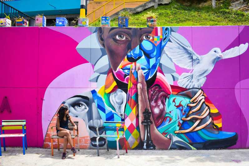 Medellín Visite Privée De La Comuna 13 Street Art Getyourguide