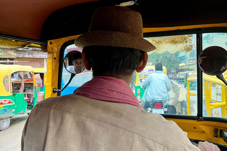 Varanasi: 12 Jyotirlinga Yatra – Guided Journey by Omvity