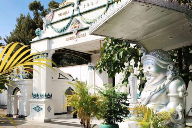 Yogyakarta Palace and Watercastle Guided Tour Private Transfer: Palace & Water castle Guided Tour
