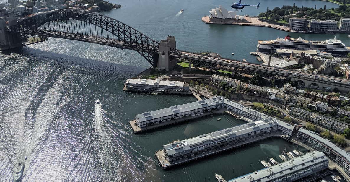 Sydney Harbour: 20-Minute Coast & Skyline Helicopter flight