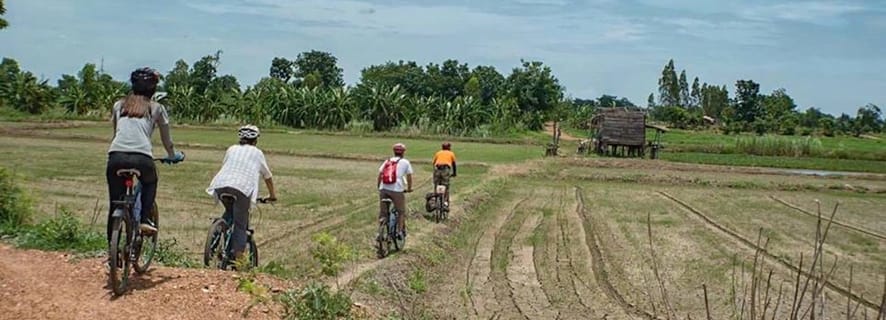 Sukhothai: 2,5 tunnin opastettu auringonlaskun pyöräretki