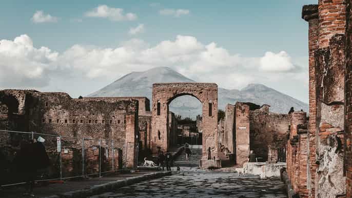 live tour from home pompeii a civilization frozen in time