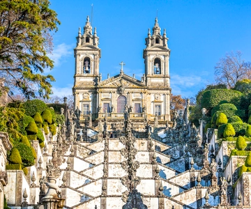 From Porto: Braga and Guimarães Full Day Tour with Lunch