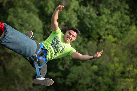 Santiago: Skoki na bungee w parku Cola de Caballo