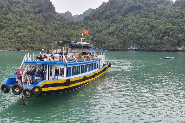 Cat Ba : Lan Ha, baie de HaLong journée complète - vélo, kayak, déjeunerCat Ba : Lan Ha &amp; Ha Long Bay Boat Tour w/Kayak, Bike &amp; Lunch