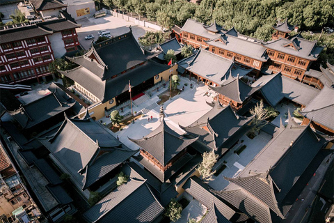 Shanghai: Jade Buddha Temple and Local Food Tour