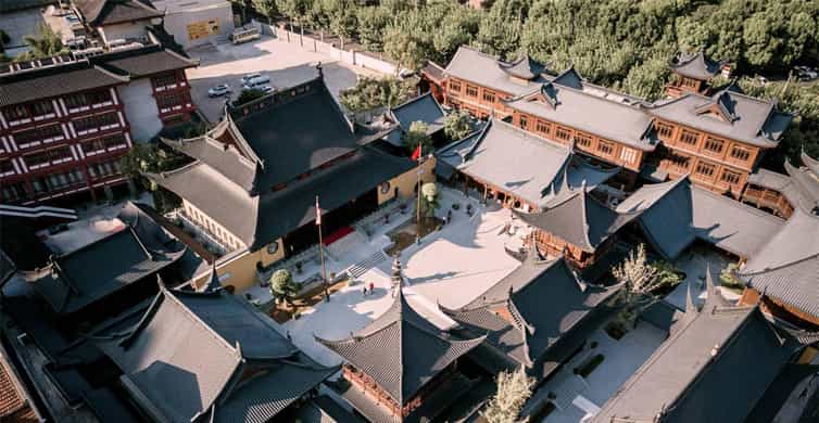 Shanghai: Jade Buddha Temple and Local Food Tour