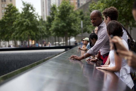 NYC: Przyjazna dzieciom wycieczka do Ground Zero z biletem do muzeum 9/11Wycieczka rodzinna po francusku z biletem do Muzeum 9/11