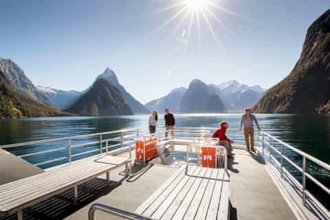 Milford Sound: Cruise, Underwater Observatory, and Lunch