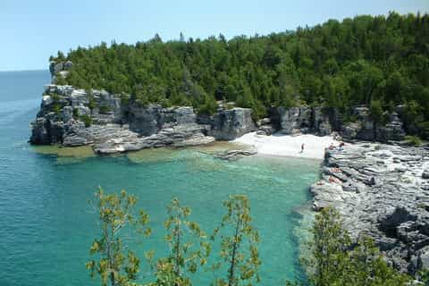 From Toronto: Bruce Peninsula and Tobermory Private Tour