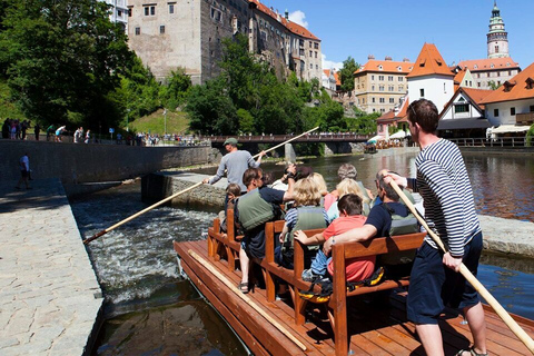Český Krumlov: Crociera in zattera di legno sul fiumeČeský Krumlov: Crociera sul fiume in zattera di legno