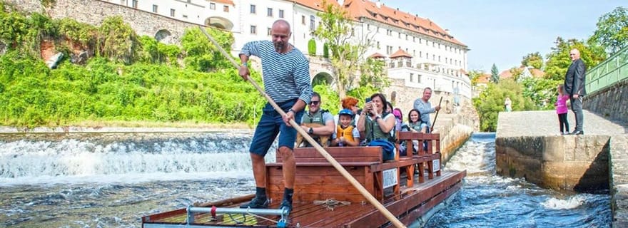 Český Krumlov : Croisière sur un radeau en bois