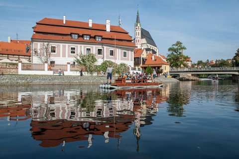 Český Krumlov: Crociera in zattera di legno sul fiumeČeský Krumlov: Crociera sul fiume in zattera di legno