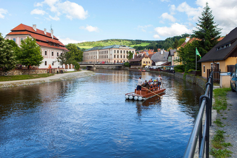 Český Krumlov: Crociera in zattera di legno sul fiumeČeský Krumlov: Crociera sul fiume in zattera di legno