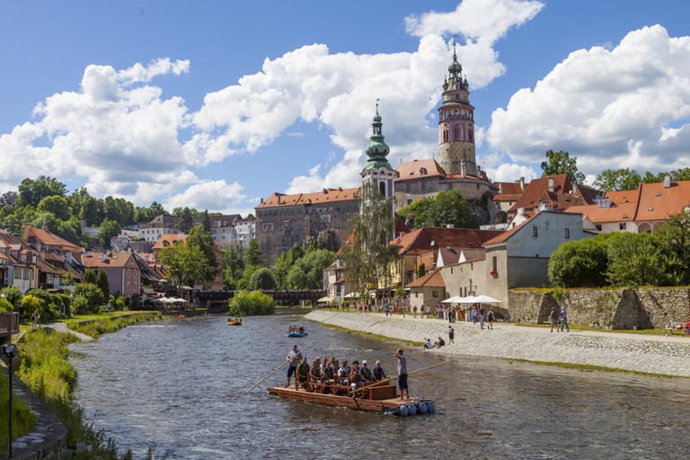 Český Krumlov: Crociera in zattera di legno sul fiumeČeský Krumlov: Crociera sul fiume in zattera di legno