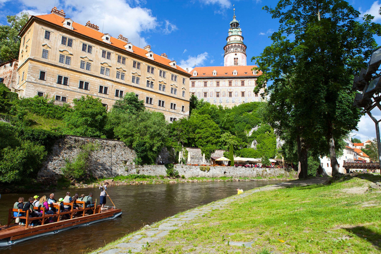 Český Krumlov: Crociera in zattera di legno sul fiumeČeský Krumlov: Crociera sul fiume in zattera di legno