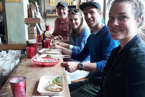 Wellington: Food Tasting Walking Tour with Sightseeing