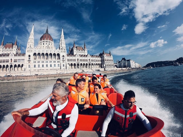 Budapest: Danube Speedboat Experience