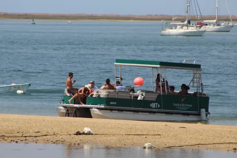 Vanuit Faro: 2-eilanden, 2-stop Ria Formosa Catamaran Tour