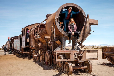 From Uyuni: Salt Flats 4WD Tour with Lunch and Sunset Tour with Driver and Bilingual Guide