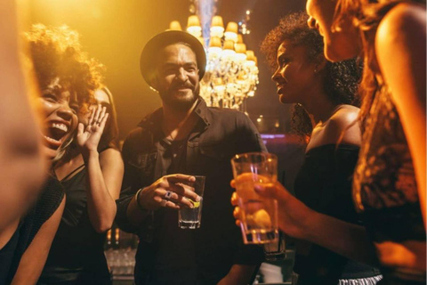 Experiencia guiada de pubs en Delhi: camina, bebe y repiteExperiencia guiada por los pubs de Delhi: camina, bebe y repite